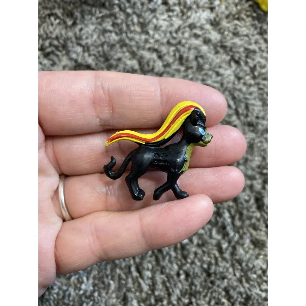 Pokemon 2000s Mini Vinyl RL Gumball Miniature Size Pyroar Female Action Figure